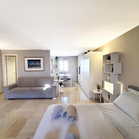 Penthouse In The Heart Of Bari With Terrace Apartman Kültér fotó